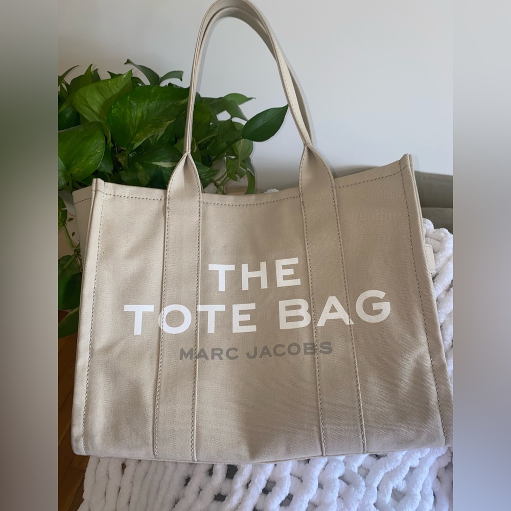 MARC JACOBS THE TOTE BAG